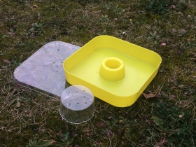 SQUARE FEEDER IN PLASTIC 2 LITRES - ESSEA-ZEUS